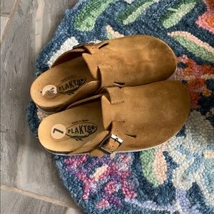 Plakton Brown Suede Clogs